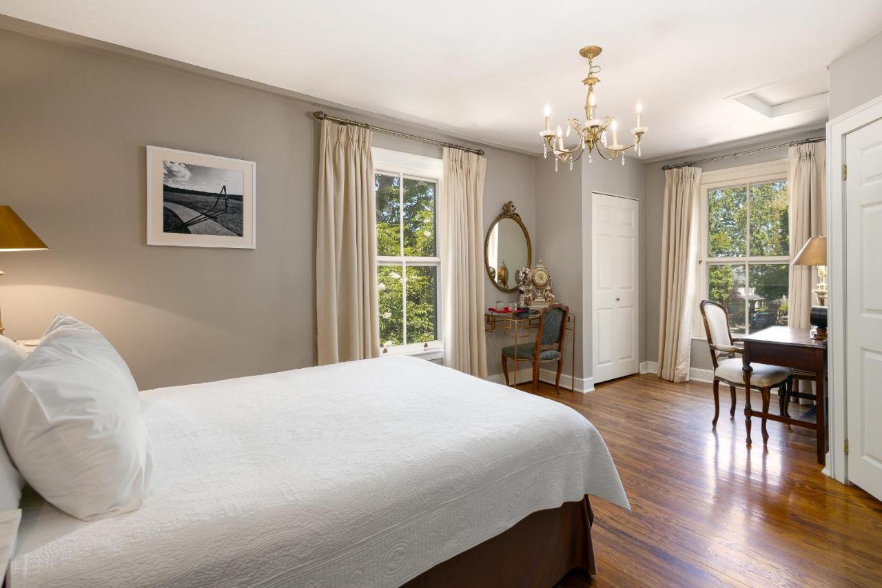 The Old Bank House Hotel Niagara-on-the-Lake Bagian luar foto