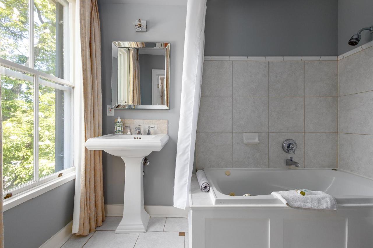 The Old Bank House Hotel Niagara-on-the-Lake Bagian luar foto