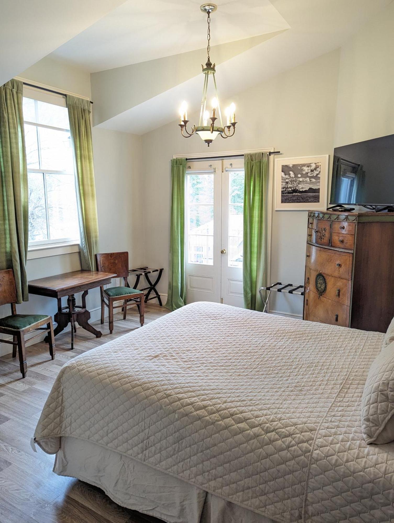 The Old Bank House Hotel Niagara-on-the-Lake Bagian luar foto