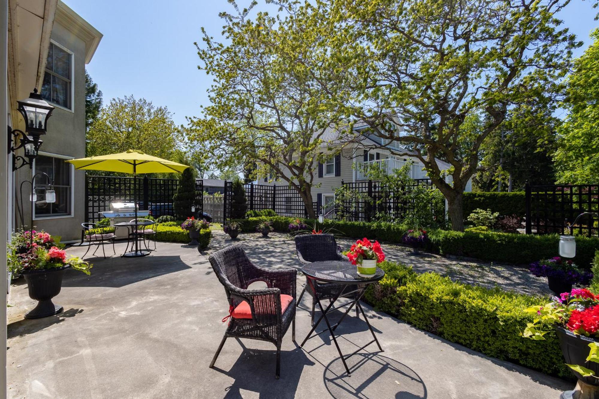The Old Bank House Hotel Niagara-on-the-Lake Bagian luar foto