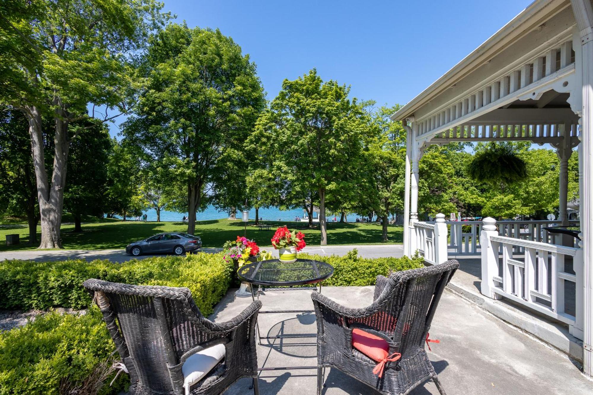 The Old Bank House Hotel Niagara-on-the-Lake Bagian luar foto